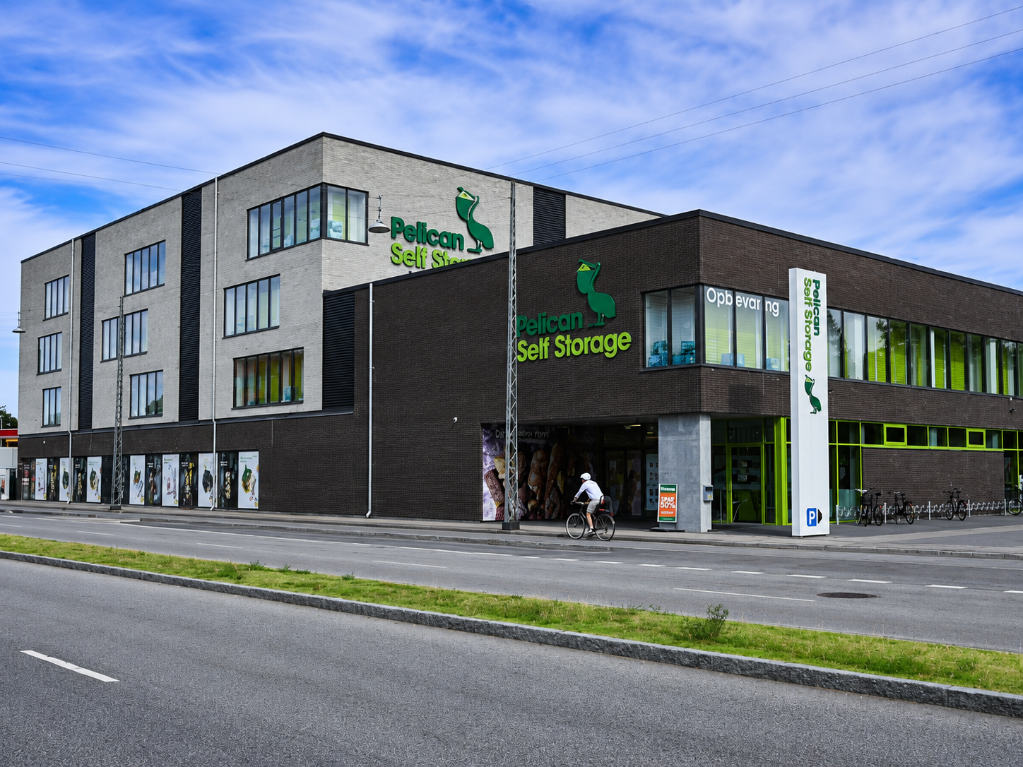 Road-facing facade at Pelican Self Storage Damhus Valby